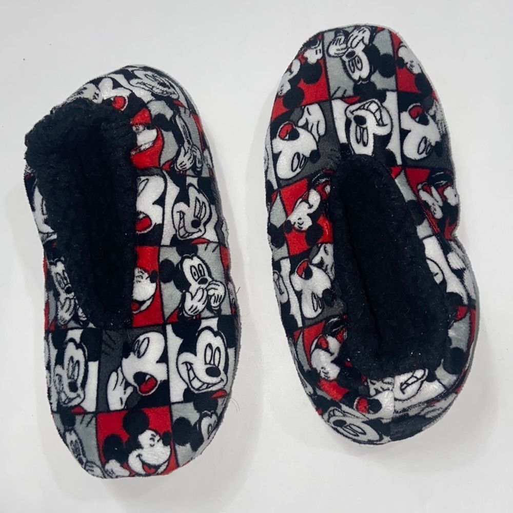 10/$50 Disney Slippers One Size S